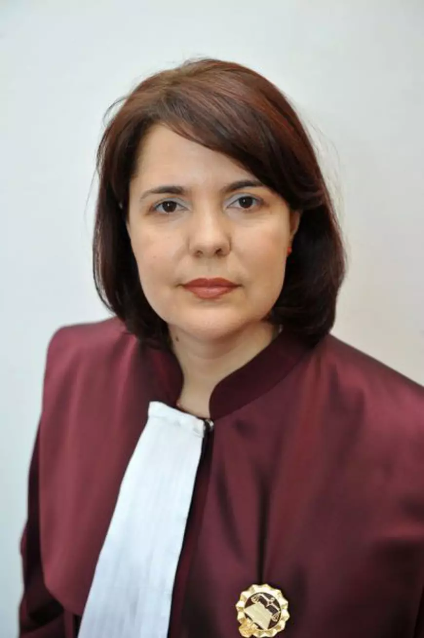 ANALIZĂ/ CCR, arbitrul între partide. Cine sunt judecătorii care s-au opus revocării șefei DNA şi cât de politizată este Curtea