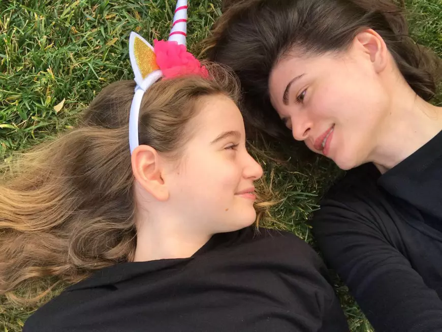 Ce fotografii a dat publicității Monica Gabor de Ziua Mamei. "Crești copiii altora"