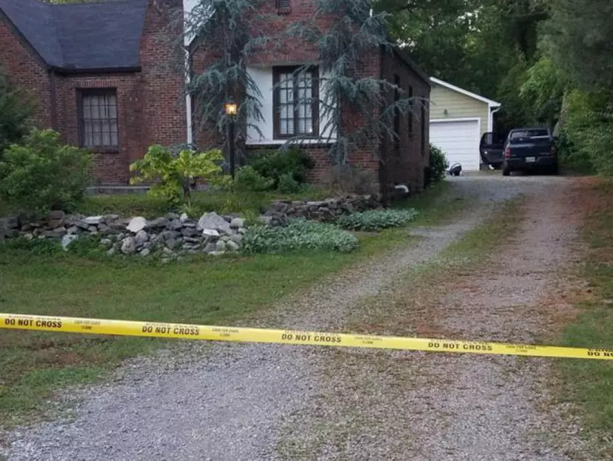 Mașina în care a fost găsită fetița (foto Twitter -Poliția din Nashville)