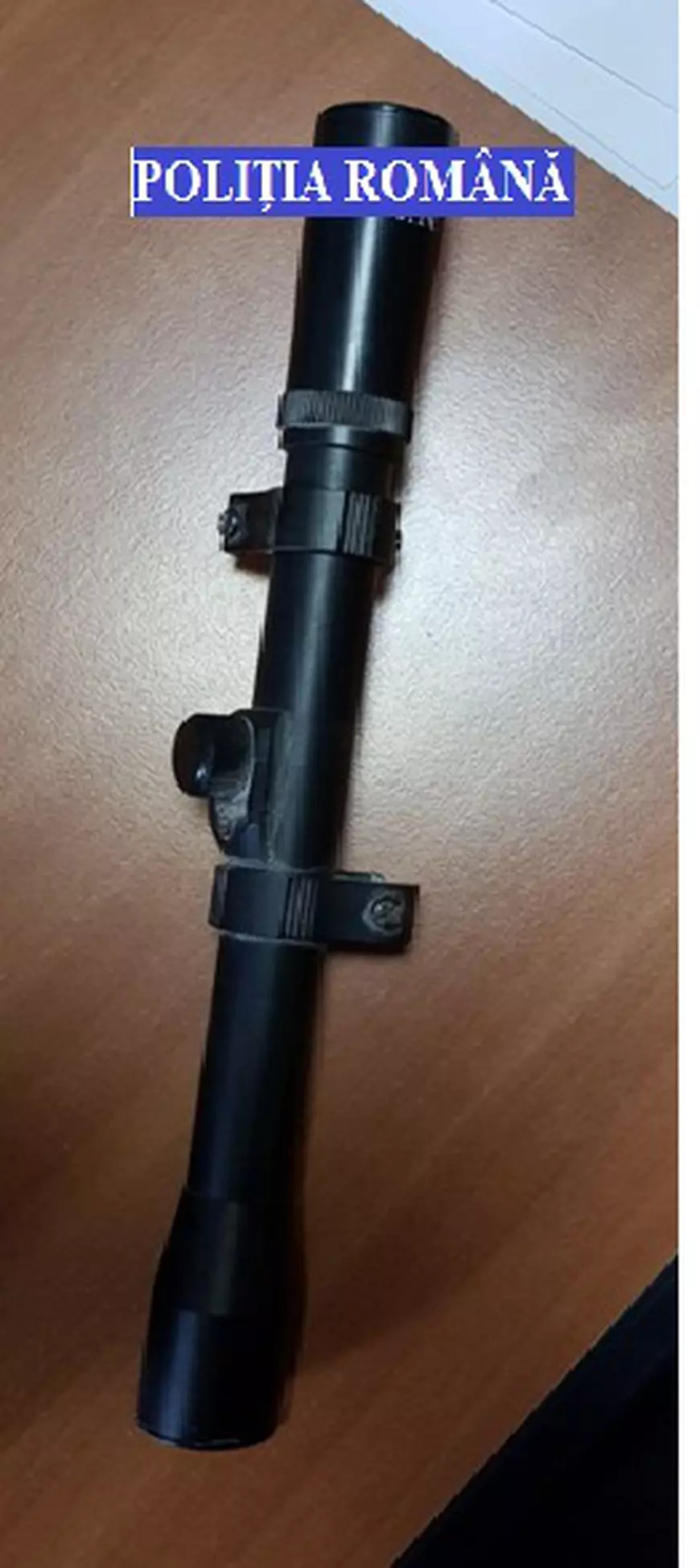 Polițiștii au ridicat un arsenal din casele a doi tineri în urma unor percheziții în Timiș