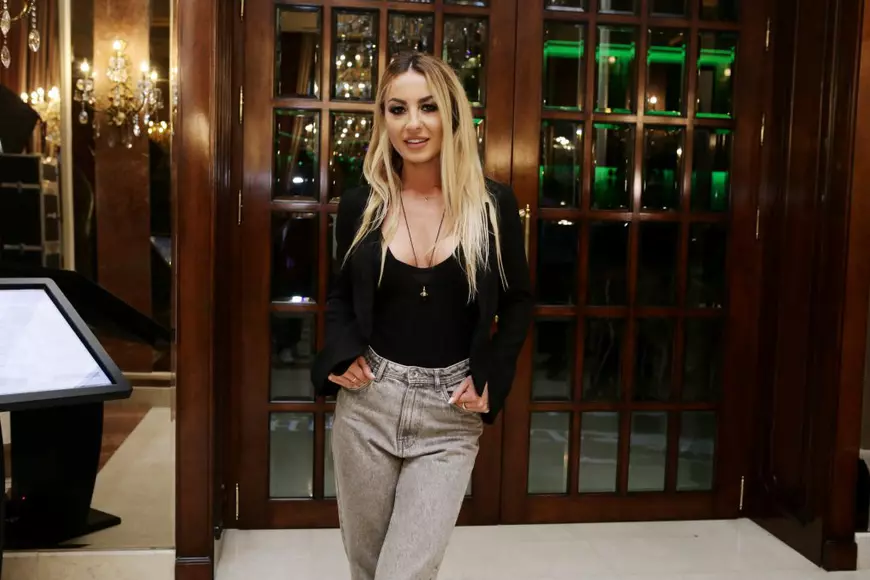 VIDEO EXCLUSIV/Flavia de la Neatza trece de la dans la actorie! Învață meserie de la Alexandru Papadopol și Dragoș Bucur