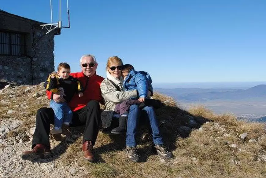 VIDEO EXCLUSIV/De când e directoare, Sanda Ladoși i-a insuflat fiicei sale pasiunea pentru circ. Puștoaica se pregătește pentru acrobații