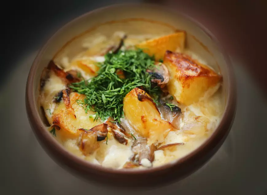 Rețete cu cartofi noi. Feluri principale sau garnituri care vor fi pe placul tuturor din casă