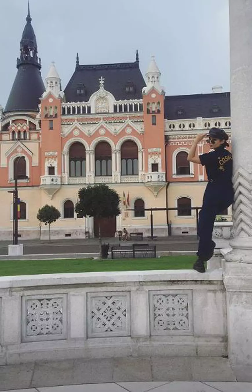 Actrița Vanessa Hudgens, în vizită în România - FOTO