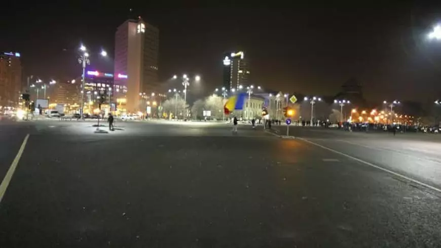 Actrița Natalie Ester, în lacrimi după mitingul PSD. A plâns și a adunat gunoaie | VIDEO