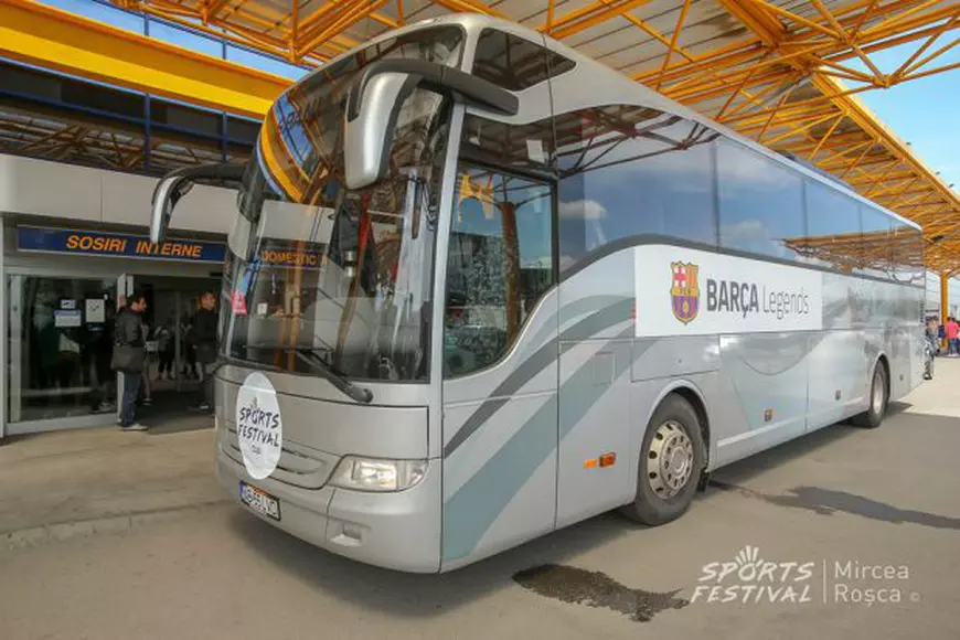 Generația de Aur s-a delimitat de FRF. Spectacol la antrenamentul Barcelonei. Chivu a pus mâna pe rachetă, Ilie Năstase cu paharul în mână / GALERIE FOTO