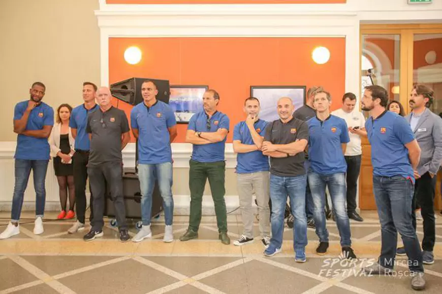 Generația de Aur s-a delimitat de FRF. Spectacol la antrenamentul Barcelonei. Chivu a pus mâna pe rachetă, Ilie Năstase cu paharul în mână / GALERIE FOTO