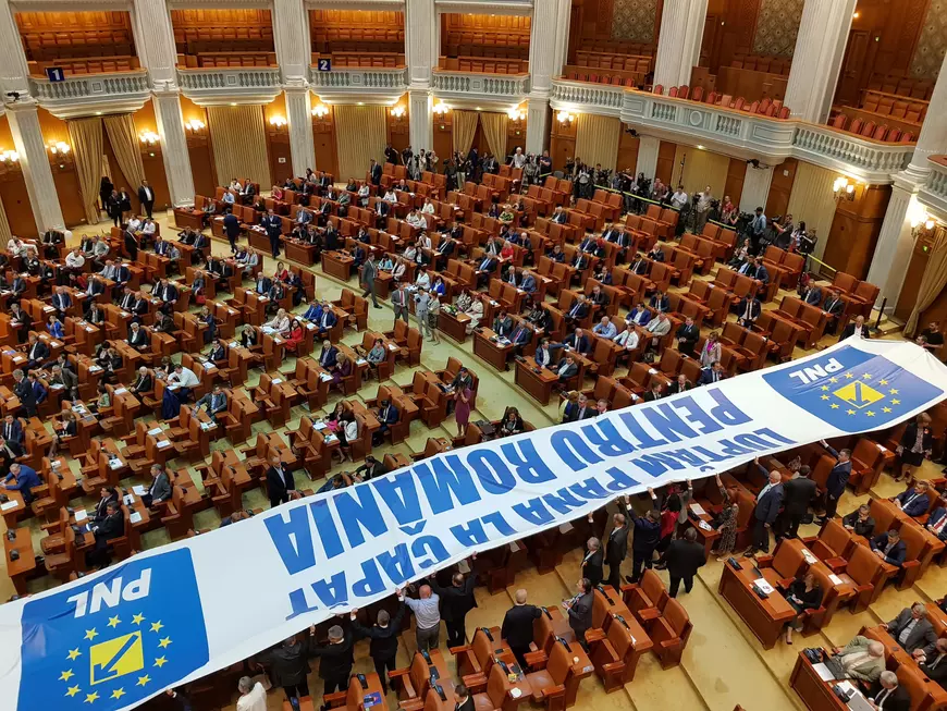 LIVE TEXT / Moțiunea de cenzură a picat. 166 de parlamentari au votat în favoarea ei