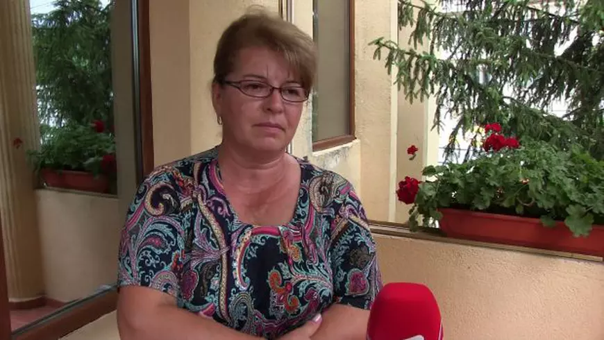 REPORTAJ/O fetiță din Vaslui era legată cu lanțul de copac, arsă cu fierul de călcat și obligată să asiste la desfrâul mamei sale