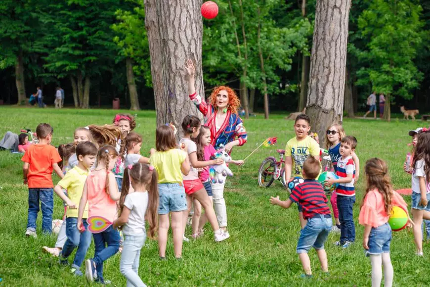 Fiicele Alinei Sorescu nu sunt geloase pe copiii de la școala de muzică