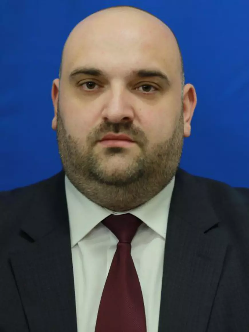 Deputații PSD, ”gărzi de corp” pentru Liviu Dragnea. ”Am fost împins. Normal că am ținut și eu spatele!”