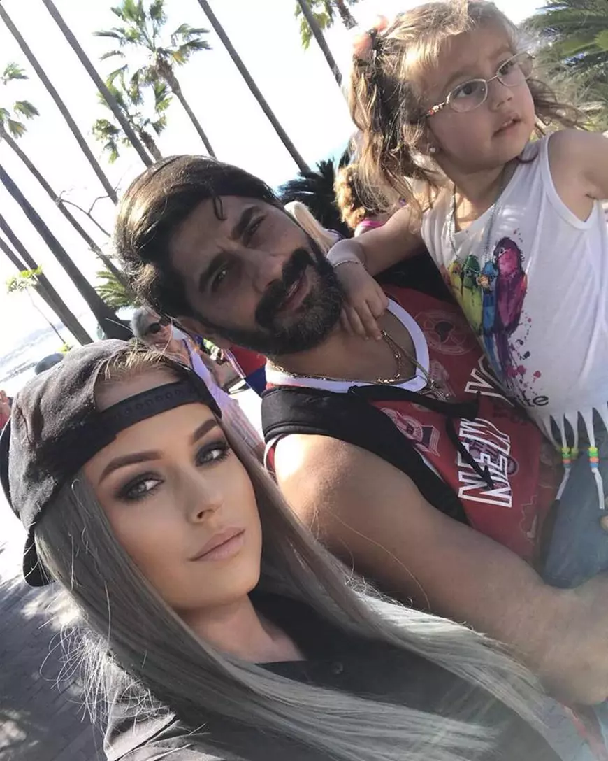 Connect-R recunoaște că nu-i plac metodele soției sale. "Nu mi-a picat bine"