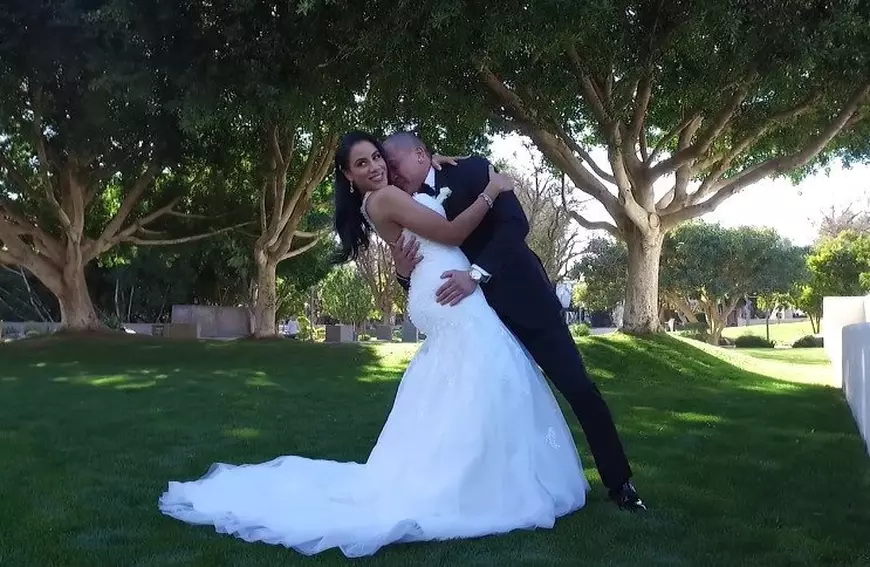 O tânără care seamănă perfect cu Meghan Markle spune că rochia ei de mireasă a fost mai frumoasă ca cea a Ducesei de Sussex