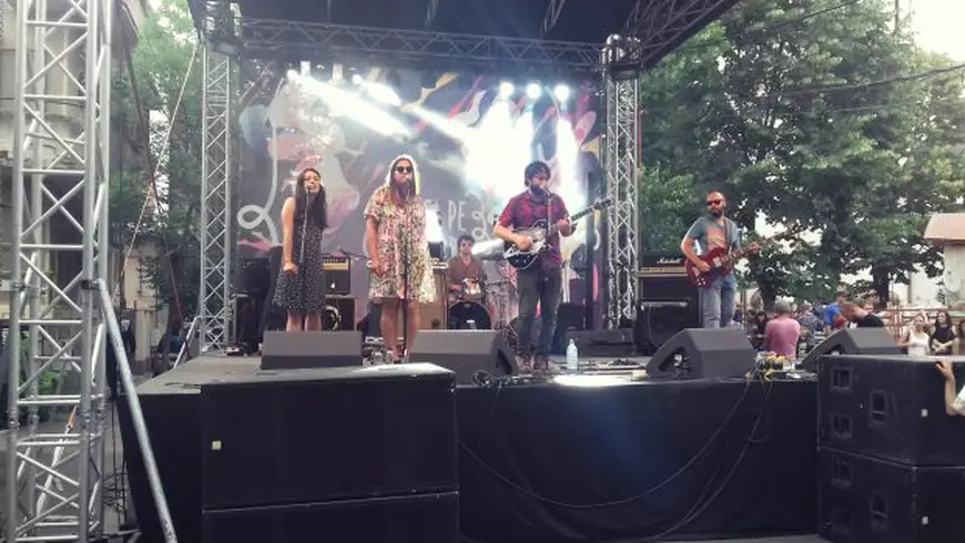 Femei pe Mătăsari sau drumul de la ”strada prostituției” la un loc al prieteniei. Experiențe inedite prin curțile oamenilor