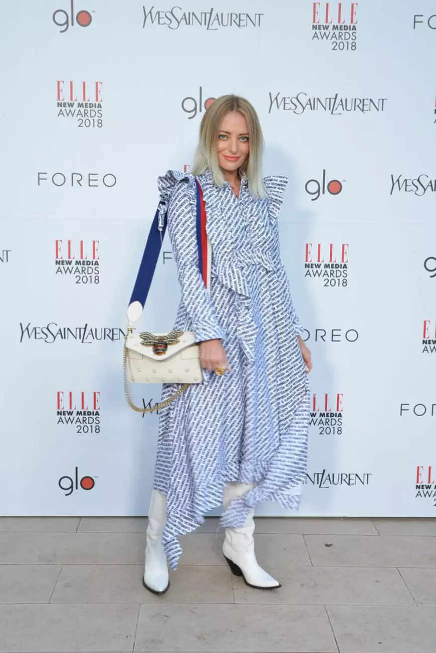 Delia nu vrea să-și răsfețe peste măsură nepoțica