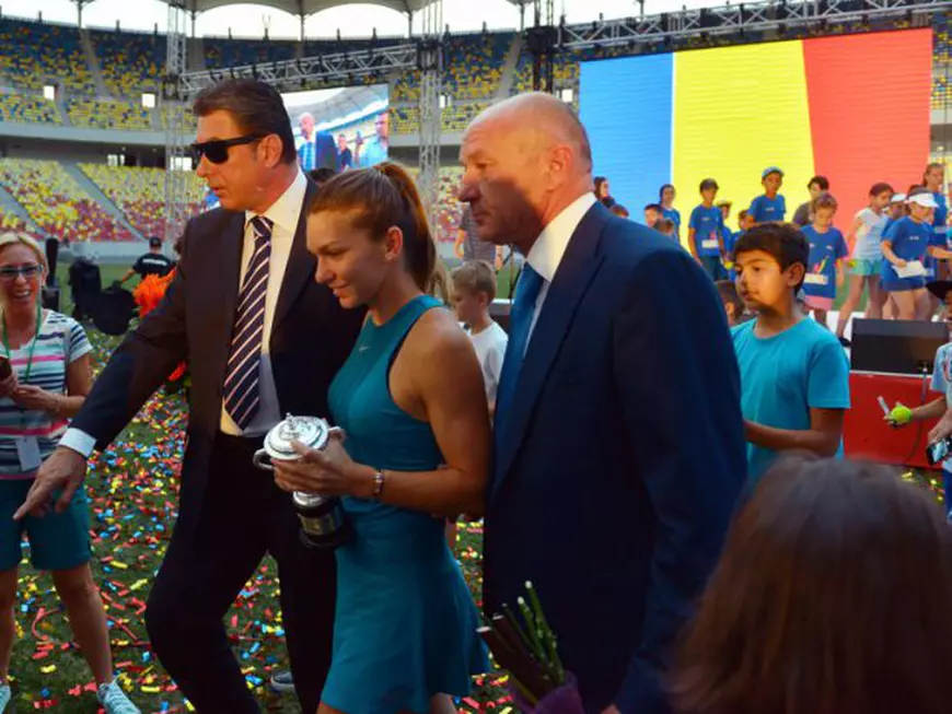 Cum a organizat Gabriela Firea primirea Simonei Halep pe Arena Națională, imagini nedifuzate. ”Să mor dacă nu vin!”. Cine sunt gărzile de corp ale Simonei | VIDEO