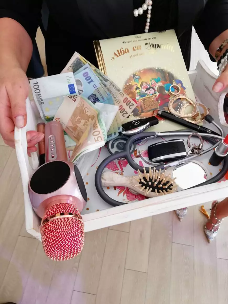 VIDEO /Fiica lui Gabriel Fătu a împlinit abia un an, dar știe exact ce vrea. O carte, un ruj și-un inel!