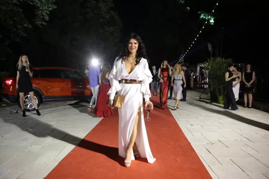 Monica Bârlădeanu a învățat să se machieze de la profesioniști