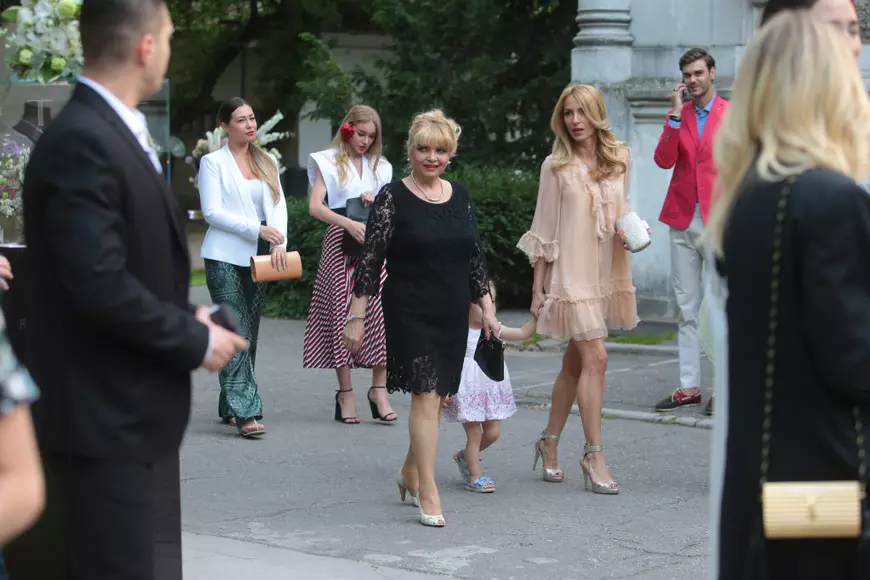 Numai Dinescu încurajează adopția câinilor fără adăpost