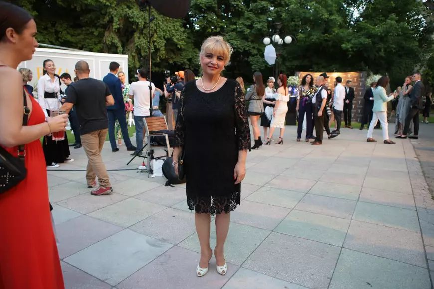 Numai Dinescu încurajează adopția câinilor fără adăpost