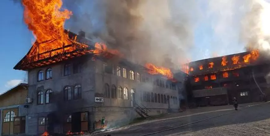 Incendiu de proporții la Mănăstirea Sf Mina din Roșiori, Suceava