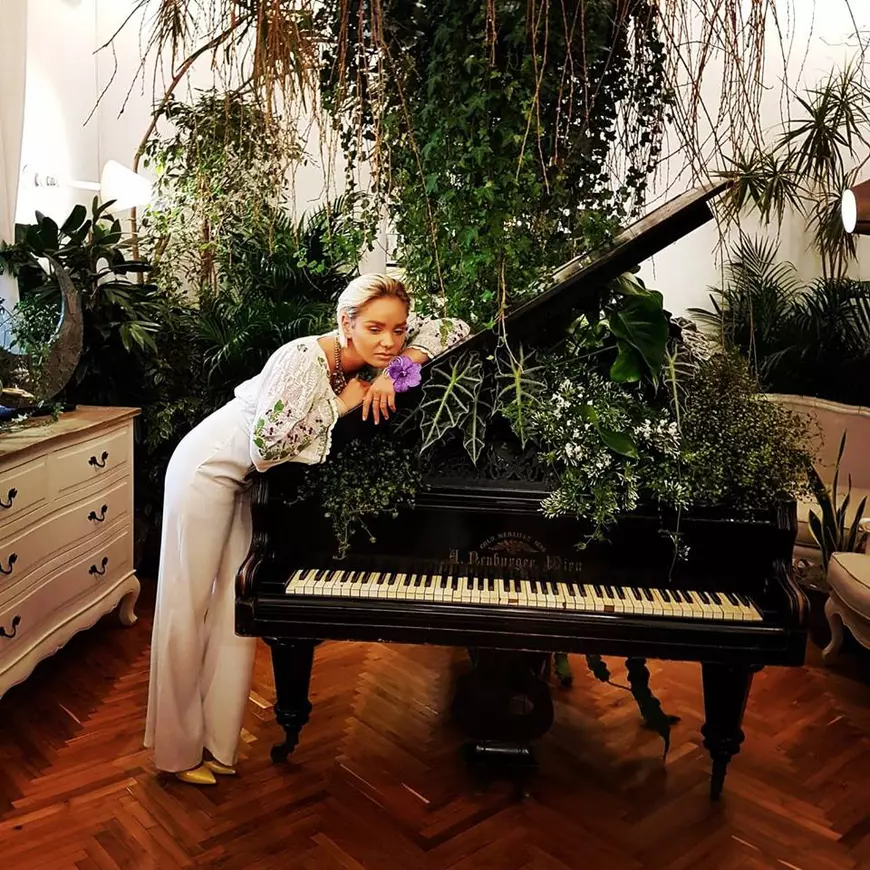 VIDEO EXCLUSIV/ Maria Constantin îmbină folclorul cu ... muzica raggae. "Pacha Man a venit cu propunerea"