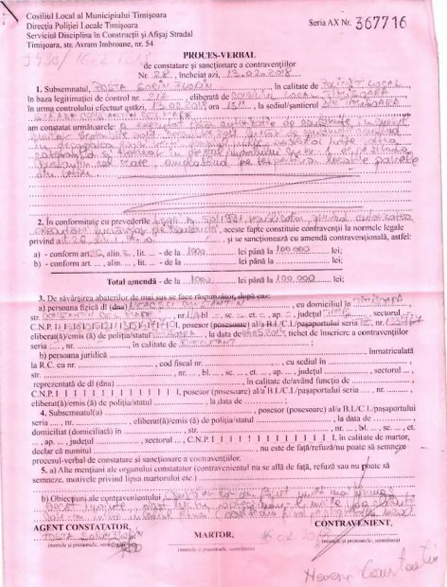 Timișoreni amendați de Poliția Locală pentru că au amenajat spațiul din fața blocului. Polițiștii au considerat că e parcare ecologică