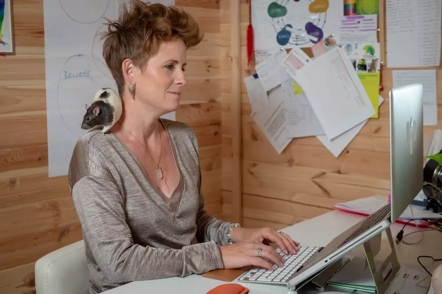 O femeie care susține că poate vorbi cu animalele și-a făcut un job din asta