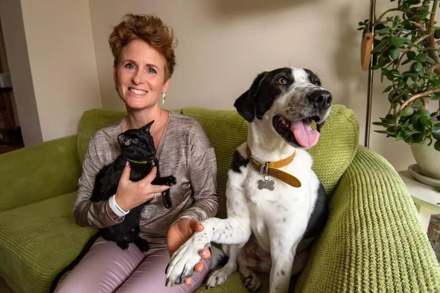 O femeie care susține că poate vorbi cu animalele și-a făcut un job din asta