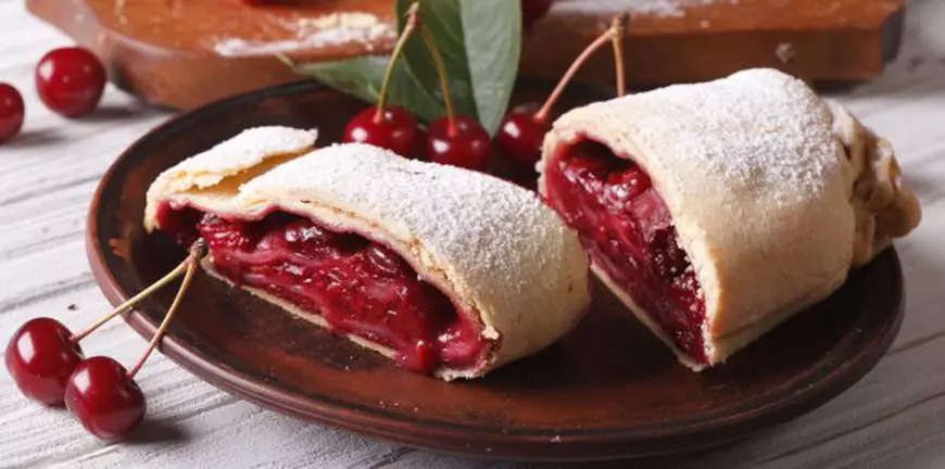 Cele mai bune deserturi cu cireșe. Rețete perfecte pentru un răsfăț de weekend