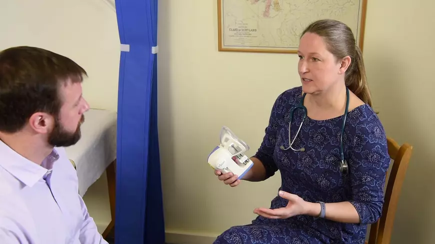 Un inginer britanic a inventat aparatul care depistează cancerul prin respirație după ce soția sa a murit în mod tragic