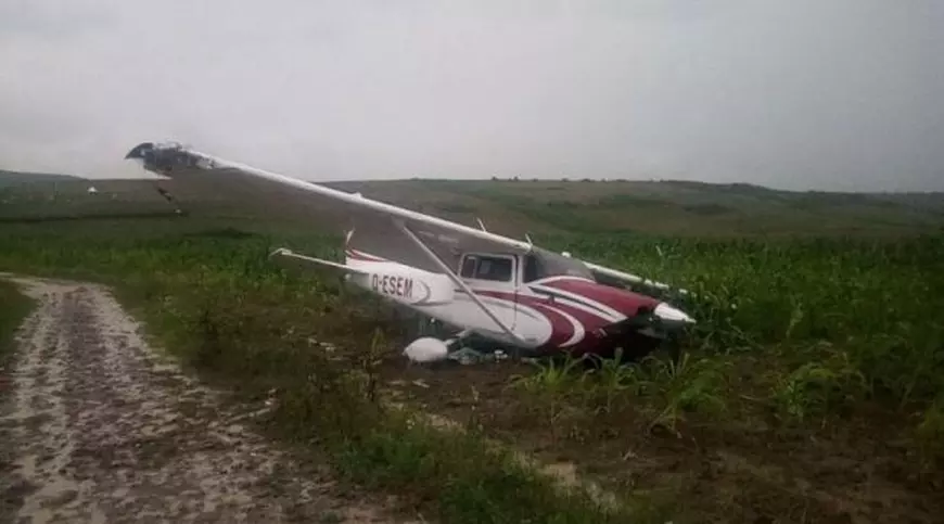 Un avion de mici dimensiuni a aterizat forţat în județul Iași. Doi bărbați au scăpat cu viață