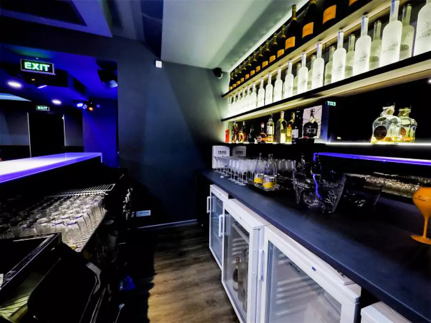 EXCLUSIV/ Pepe și-a scos la vânzare barul din buricul Capitalei. Cât cere artistul