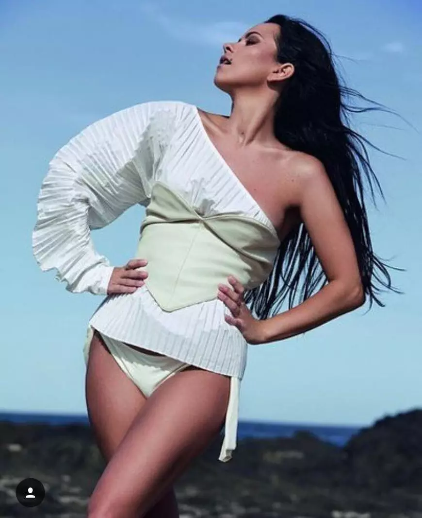 Americanii au cam uitat-o, așa că Inna pleacă în SUA să cânte în engleză... pentru români