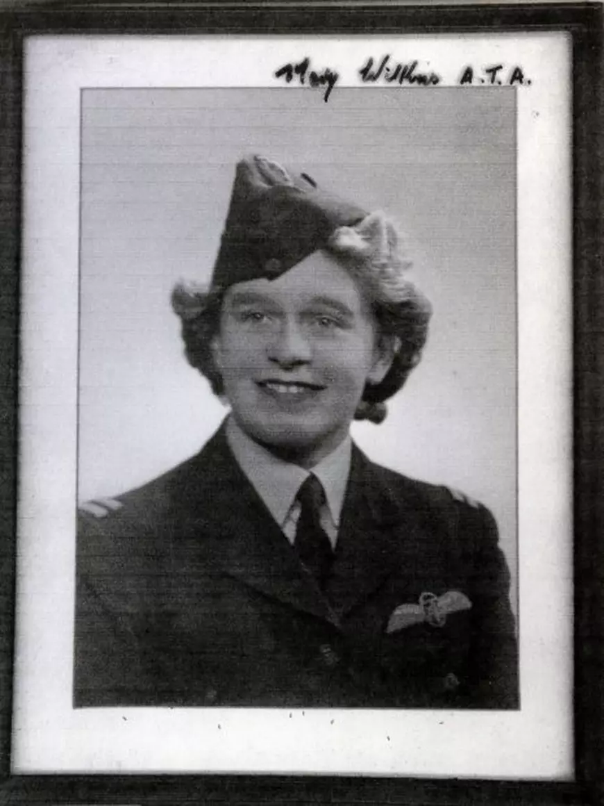 FOTO | A murit Mary Ellis, una dintre ultimele femei pilot care au luptat în cel de-al Doilea Război Mondial
