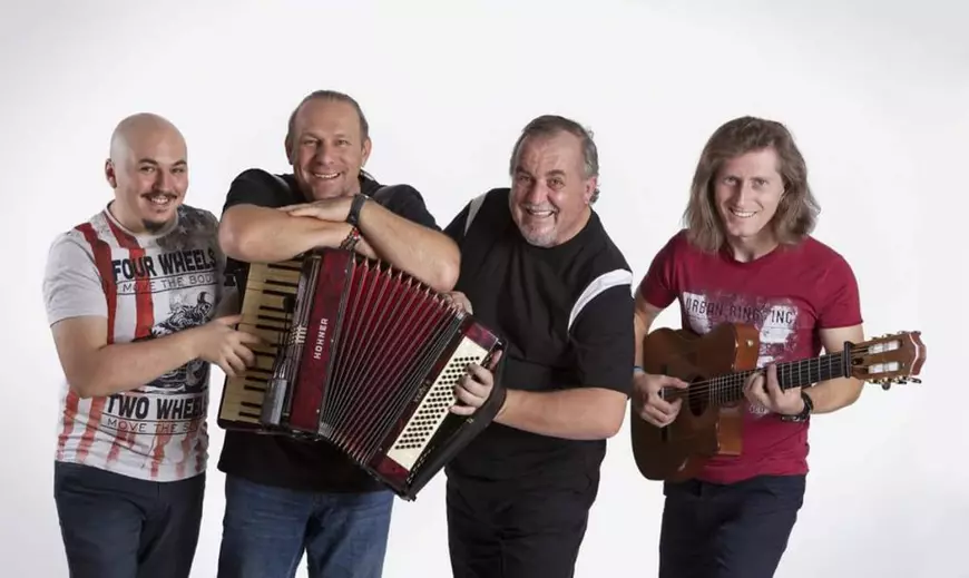 EXCLUSIV/ ”Roșu de acordeon”! Vali Crăciunescu a făcut vin din via proprie. Se servește cu muzică lăutărească!