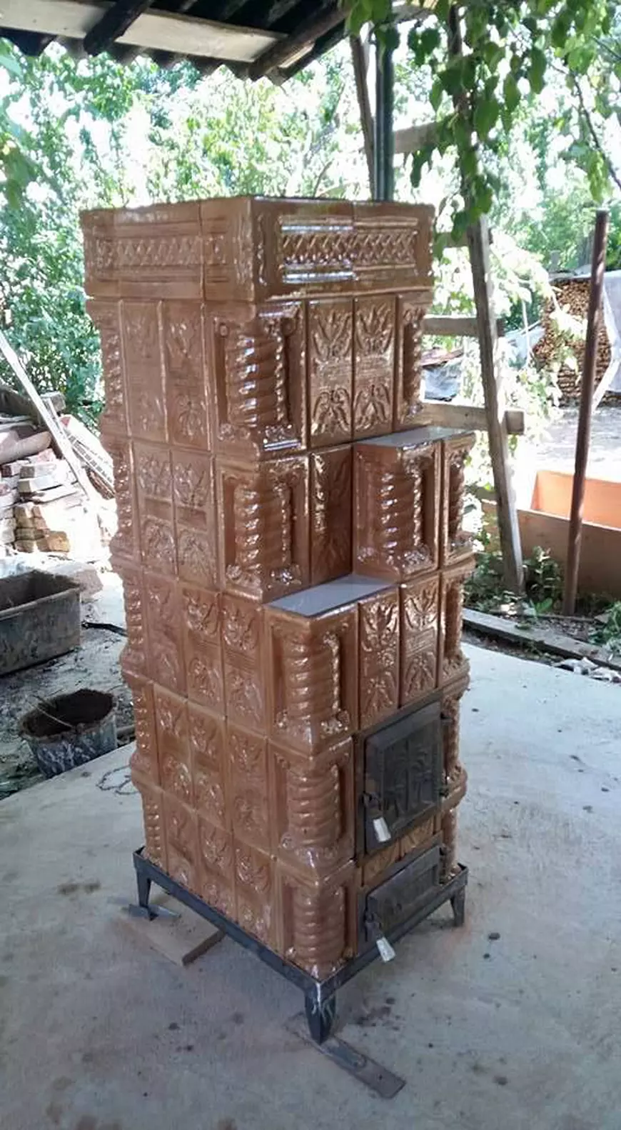 Facebook, transformat de români într-un talcioc sătesc