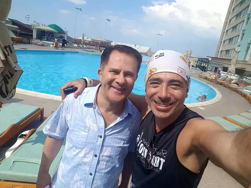 EXCLUSIV/ Doru Octavian Dumitru, glume pe litoral, la o terasă cu grătar