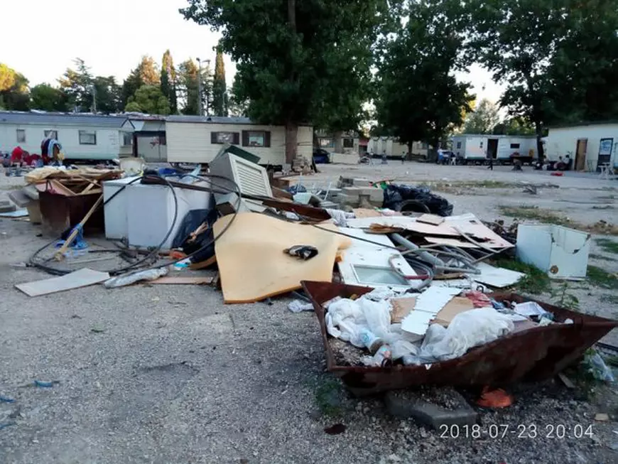 OAMENI ȘI BULDOZERE. Romii din Italia, între integrare și evacuare. ”Am încercat o educație frumoasă, chiar dacă sunt țigancă și locuiesc într-o tabără”