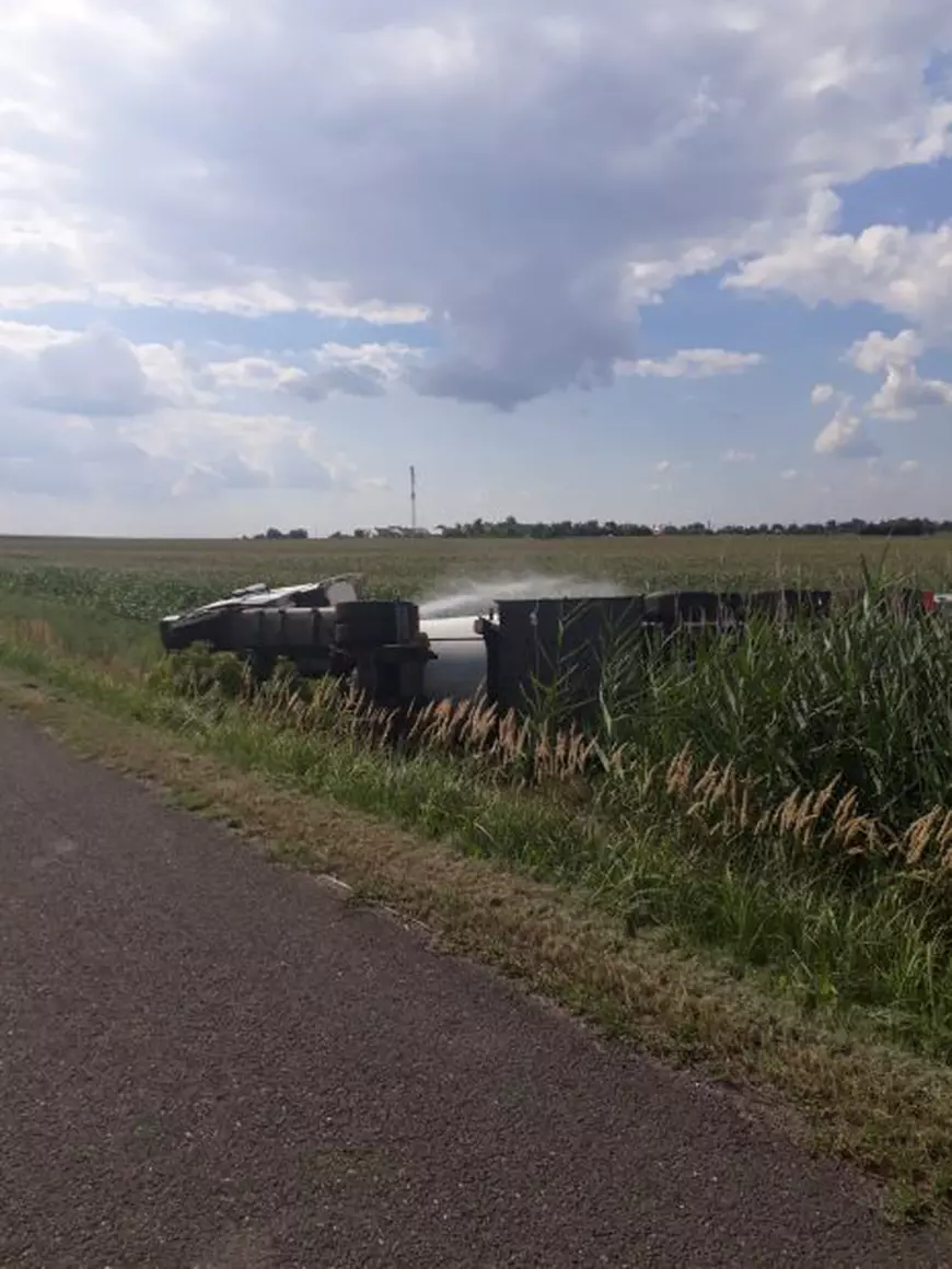 UPDATE/ Accident pe Autostrada Soarelui. Un TIR cu cherosen s-a răsturnat, iar traficul este blocat/ VIDEO&FOTO