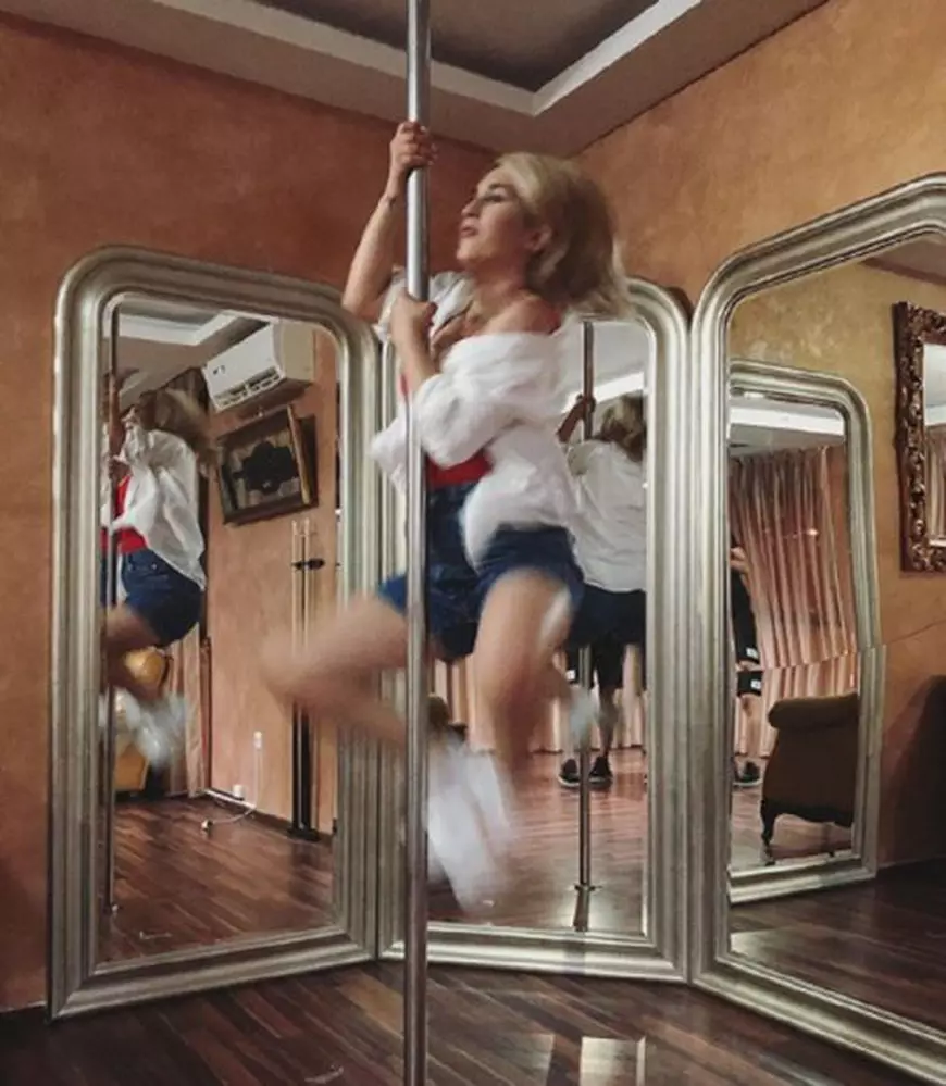 Adda, dans la bară în fața tuturor. “Cam atât de sexy am reușit să fiu”