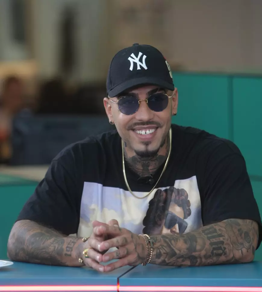 Alex Velea nu știe să facă pe durul cu copiii lui