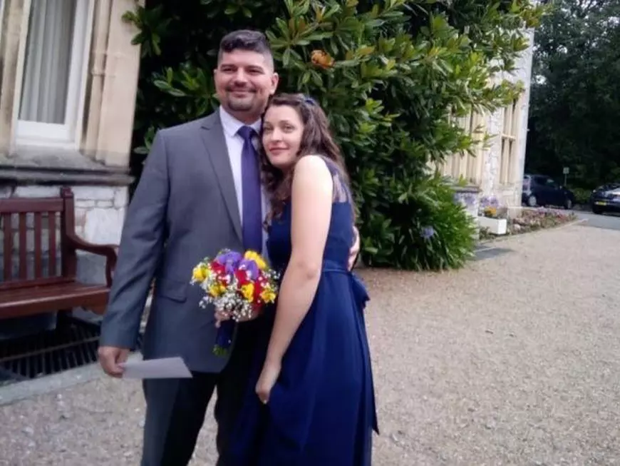 Un cuplu de români a impresionat Marea Britanie. S-au căsătorit și au absolvit facultatea de Medicină în aceeași zi