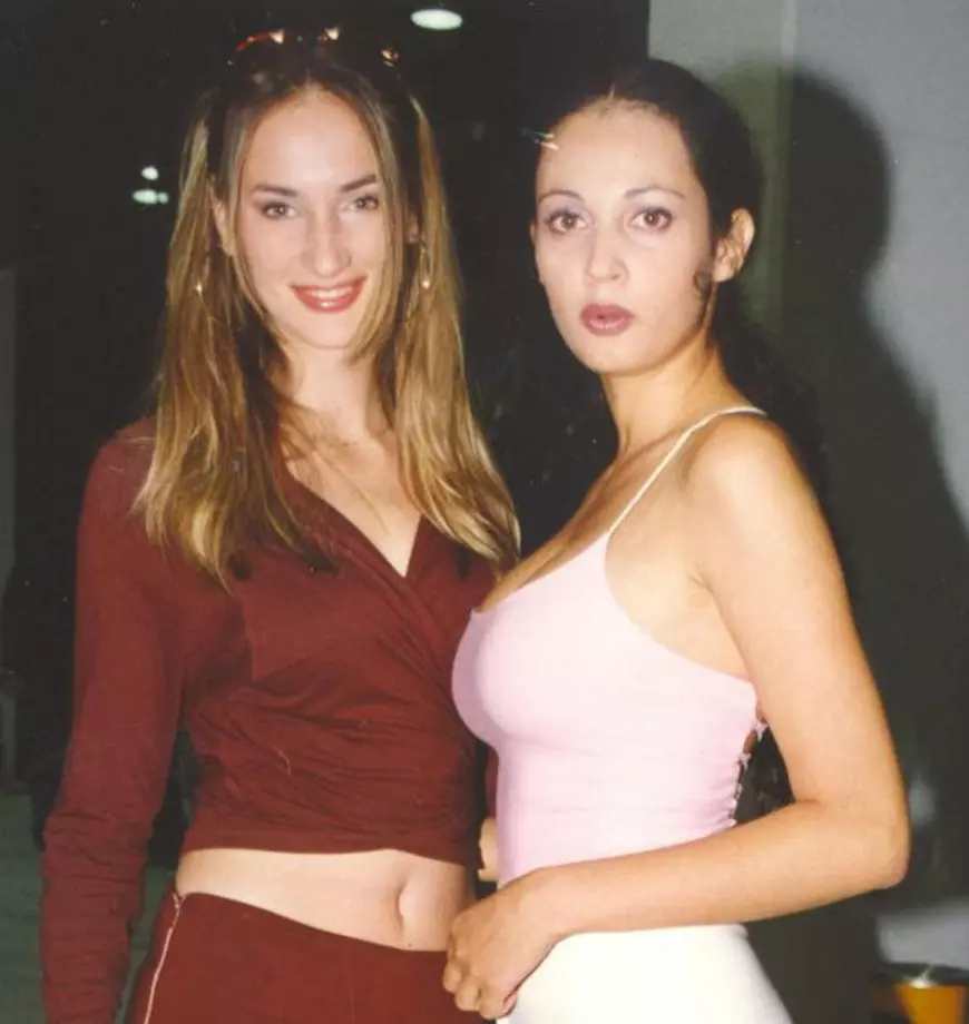 Ramona Nerra are copii cu un indian și concertează prin Europa. A părăsit de 17 ani România și nu regretă