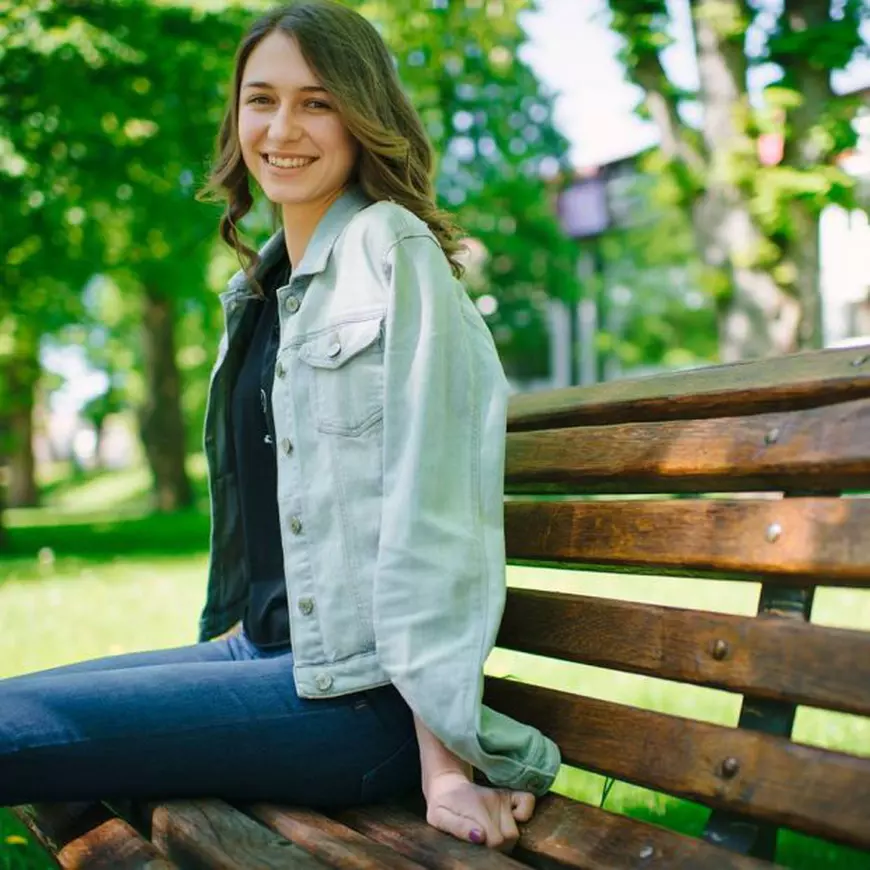 Liceul din comuna Prundu Bârgăului cu două medii de 10 la Bacalaureat. Imagine cu Ana-Maria Bugnariu