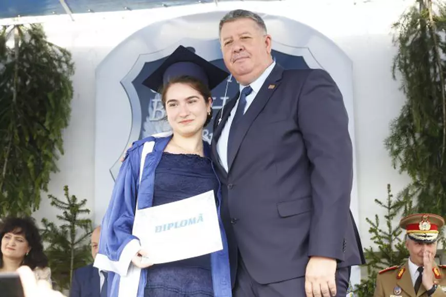 REPORTAJ/ Cinci absolvente ale Colegiului Hașdeu din Buzău au ocupat primele locuri la Medicină. Pornesc la drum cu gândul că ”lucrurile se vor schimba în România” până termină studiile