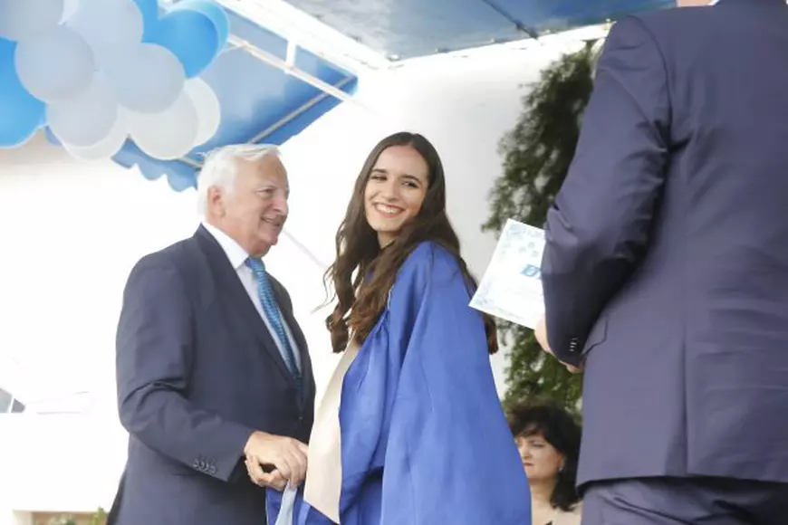 REPORTAJ/ Cinci absolvente ale Colegiului Hașdeu din Buzău au ocupat primele locuri la Medicină. Pornesc la drum cu gândul că ”lucrurile se vor schimba în România” până termină studiile