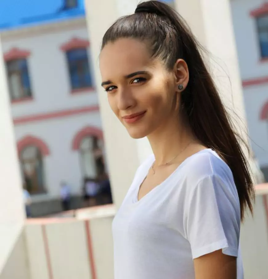 REPORTAJ/ Cinci absolvente ale Colegiului Hașdeu din Buzău au ocupat primele locuri la Medicină. Pornesc la drum cu gândul că ”lucrurile se vor schimba în România” până termină studiile