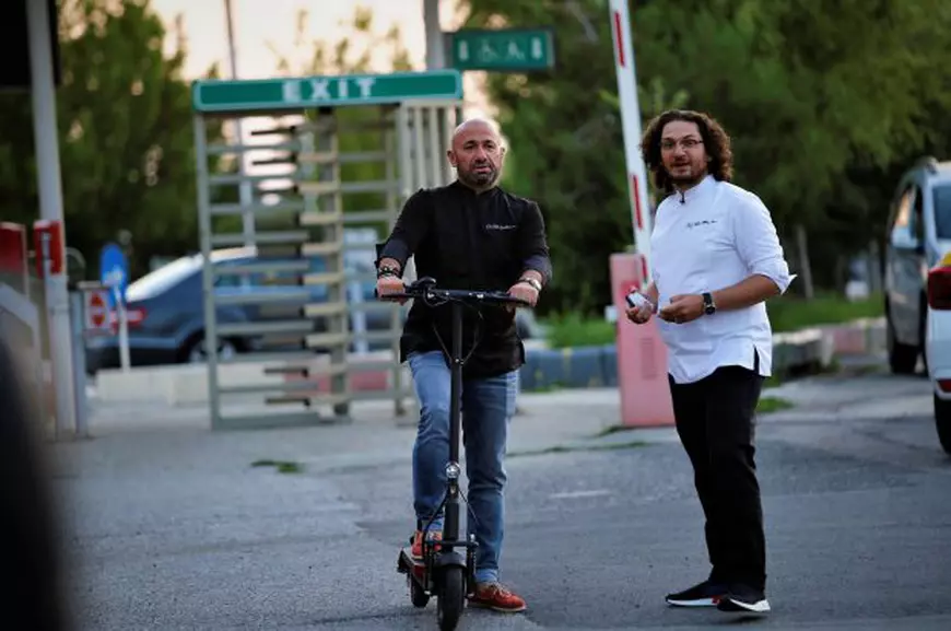 Ce fac jurații de la ”Chefi la cuțite” în pauzele dintre filmări. Imagini rare cu cei trei bucătari