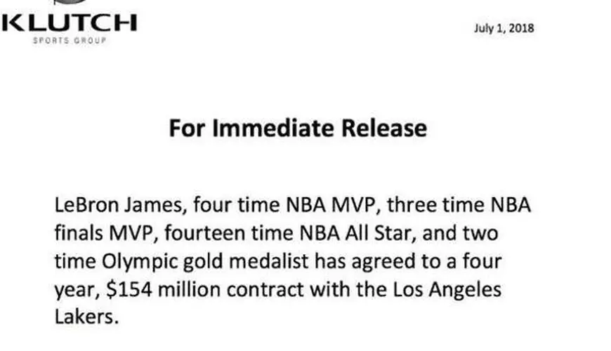 LeBron James a semnat cu Los Angeles Lakers. Va primi 154 de milioane de dolari